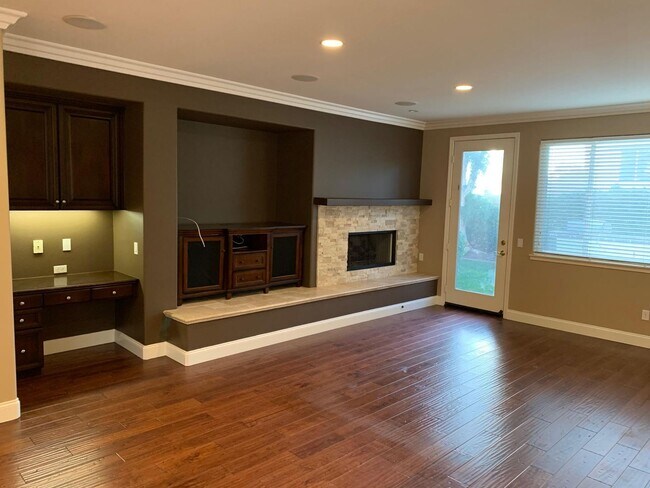 Building Photo - Lovely home in desirable Moorpark neighbor...
