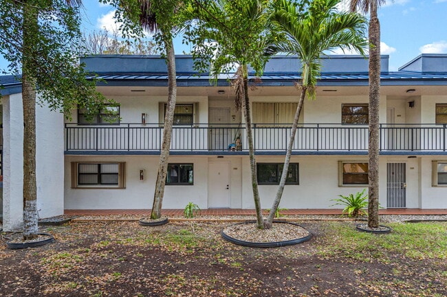 Building Photo - 510 W Park Dr