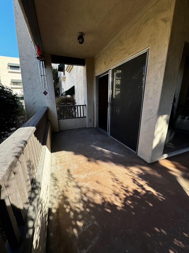 Building Photo - Mission Bay 2 Bed 2 Bath Condo with covere...