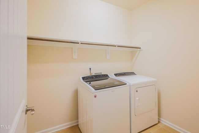 Building Photo - 533 Fumagalli Dr