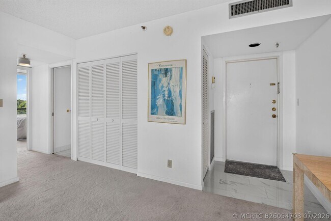 Building Photo - 6895 Willow Wood Dr