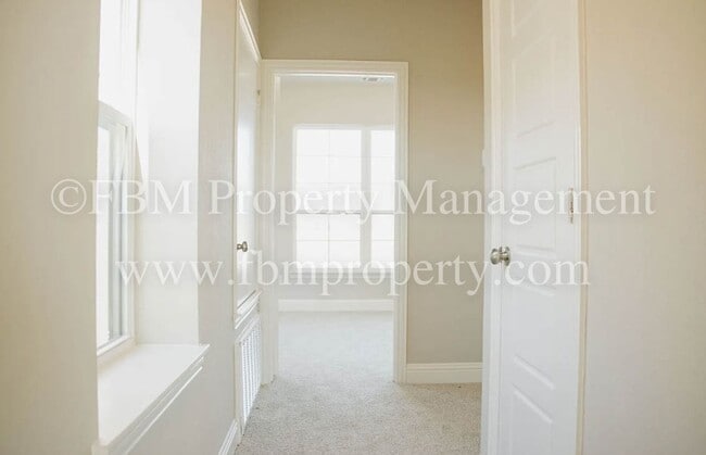 Building Photo - 2109 Layla Dr