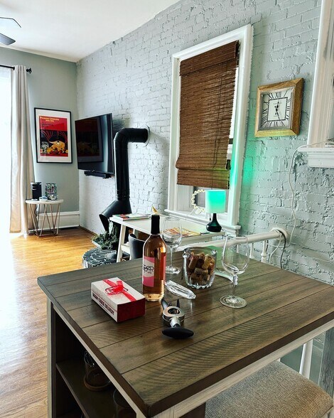 Dining area - 4628 McPherson Ave