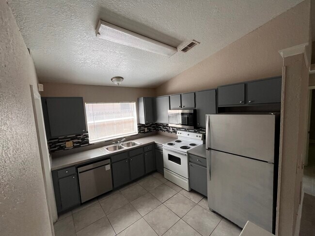Building Photo - 11232 River Grove Dr