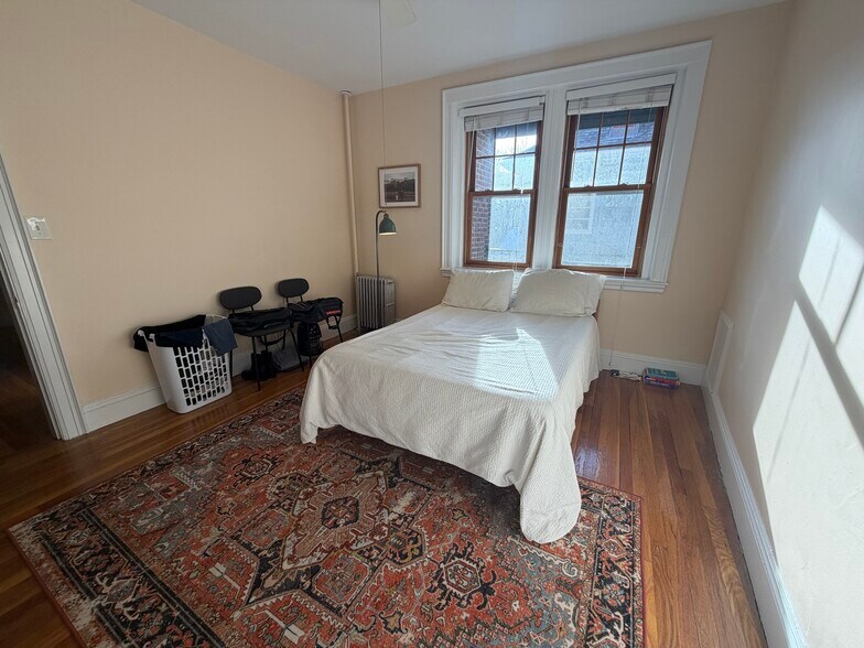 Building Photo - 48 Strathmore Rd