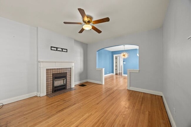 Building Photo - 925 Thomas Rd