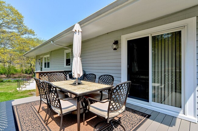 Building Photo - WINTER RENTAL: Two Beaches Cottage