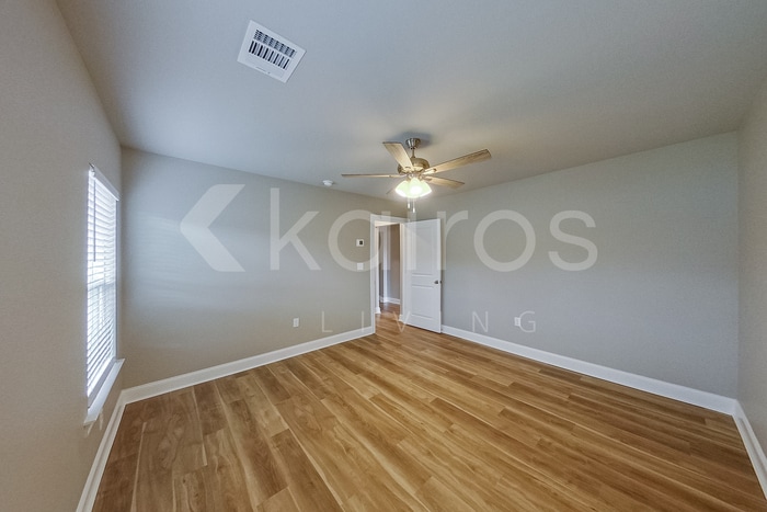 Building Photo - 1534 Cannes Ave