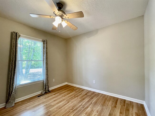 Building Photo - 5 Winchester Rd