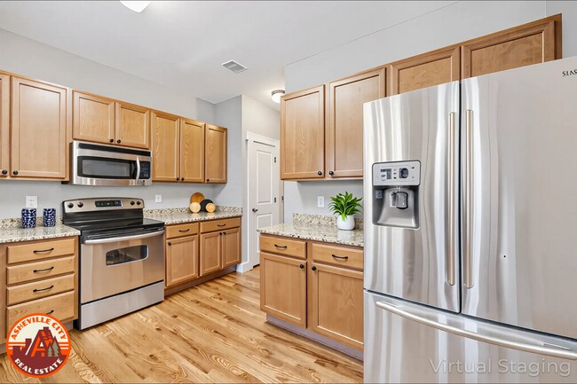 Building Photo - Beautiful 3-Bedroom Home with Garage in Es...