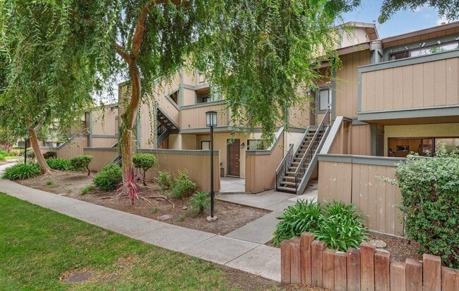 Building Photo - APARTMENT