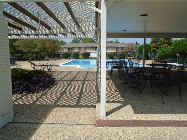 Building Photo - 200 Lodge Dr