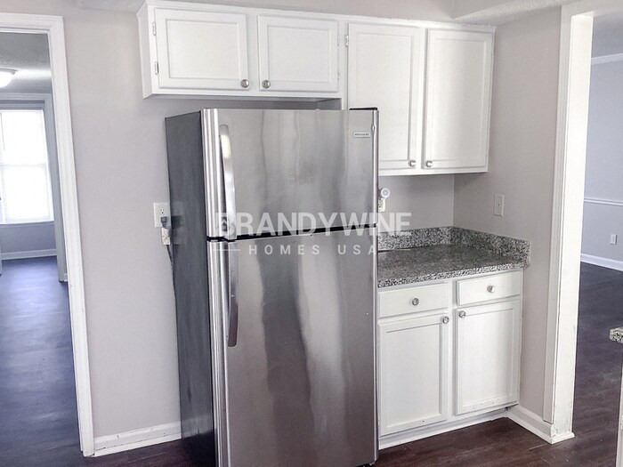 Building Photo - 1577 Linksview Close