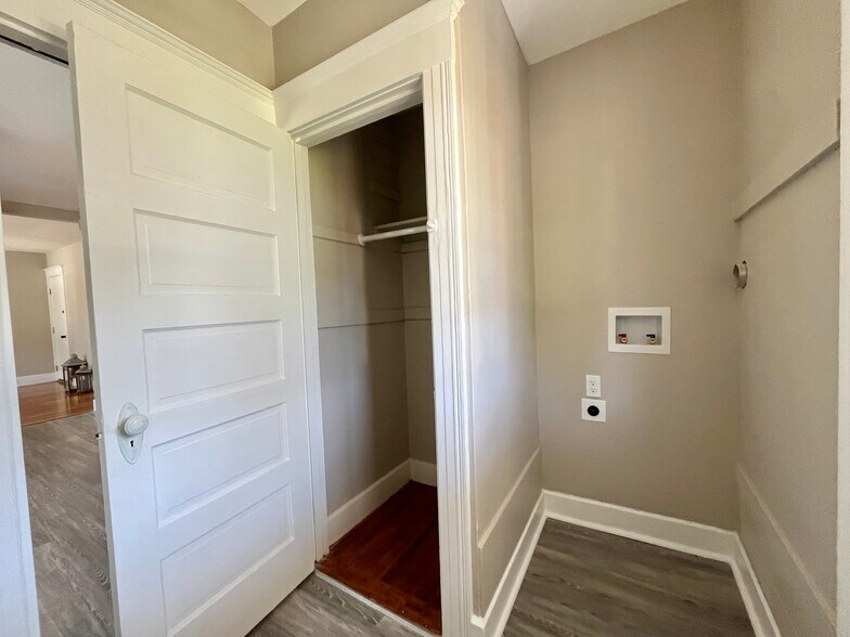 Building Photo - 86 Grove St