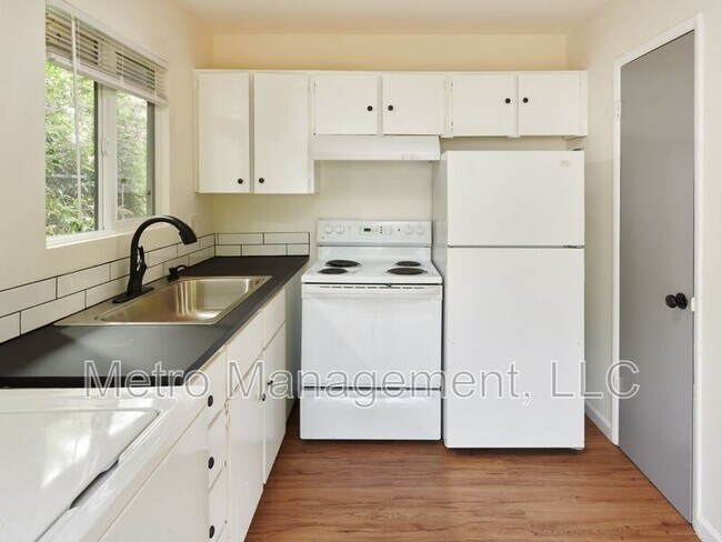 Building Photo - 4537 NE 82nd Ave