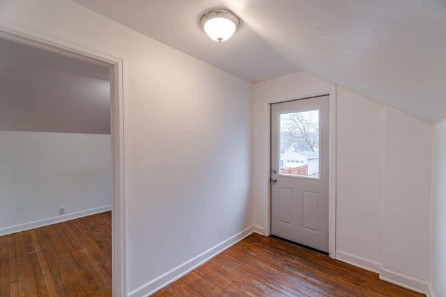 Building Photo - Updated 3-Bedroom Townhouse-Style Duplex with Modern Kitchen & Bath – Pets Welcome!