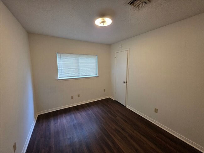 Building Photo - 11726 Plumbrook Dr
