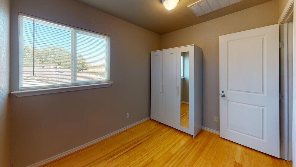 Building Photo - 8802 New World Dr