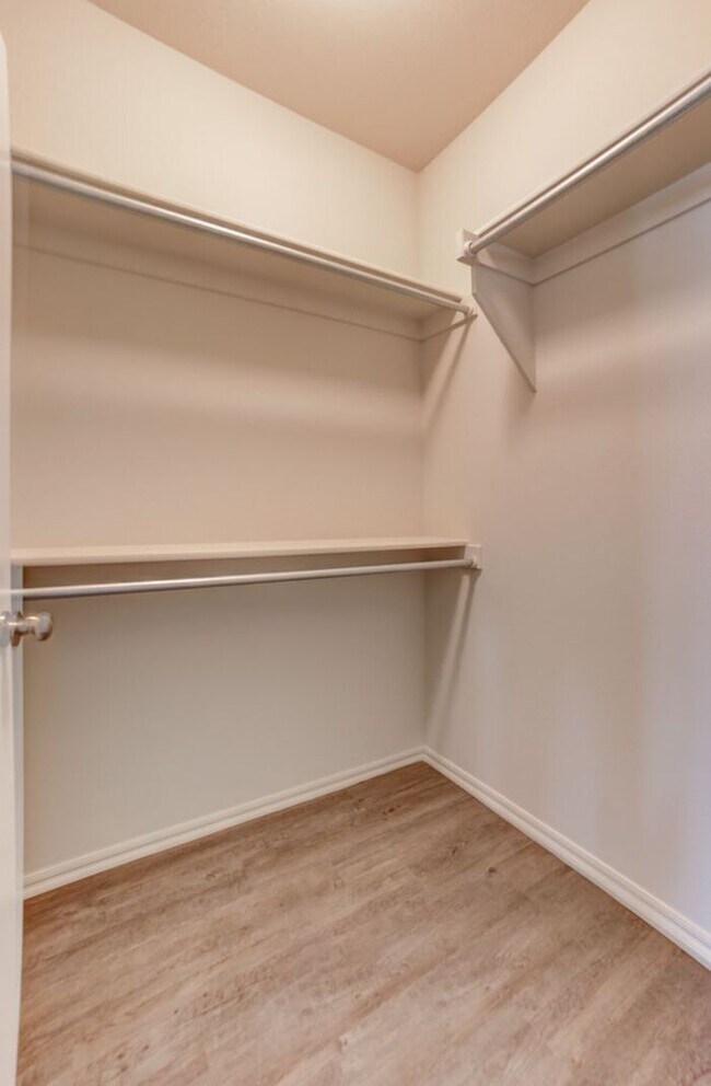 Building Photo - $500 Move In Special! 3/2/2 Luxury Patio Home!