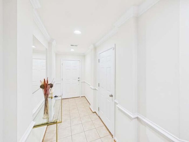 Building Photo - 15653 John Diskin Cir