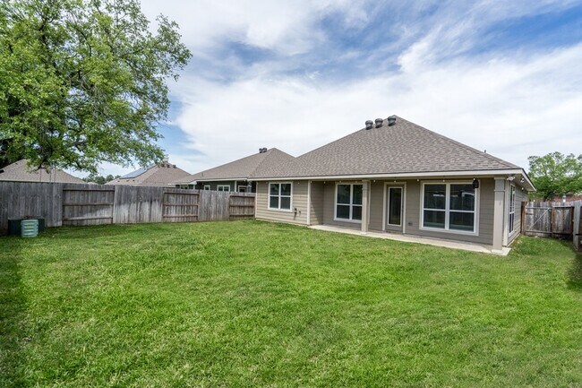 Building Photo - 911 Acorn Trail Pl
