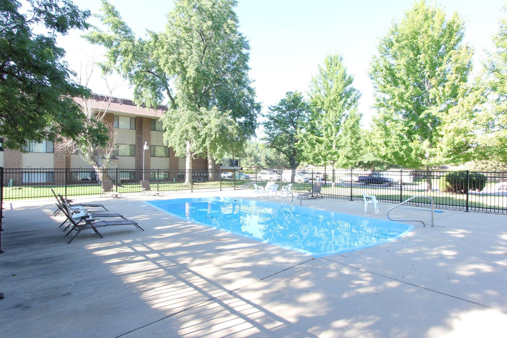 Building Photo - 600 Manhattan Dr