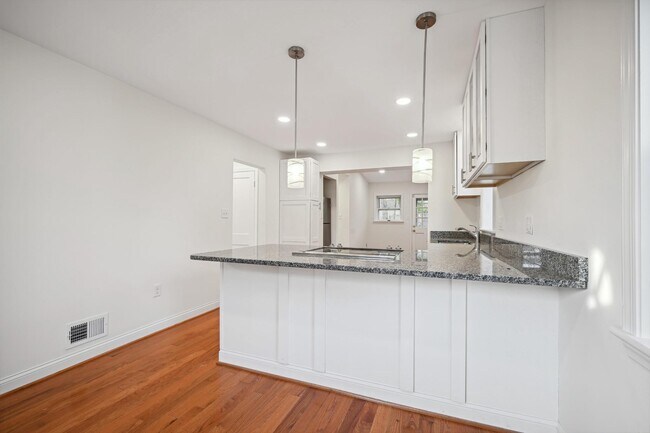 Building Photo - 2711 Elnora St