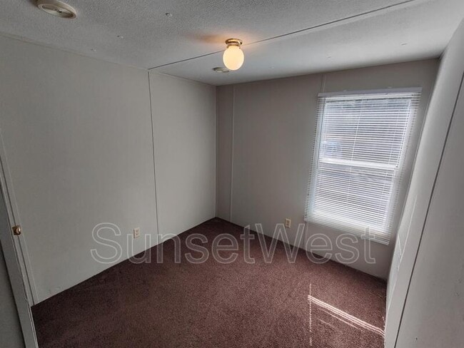 Building Photo - 308 Sunshine Dr