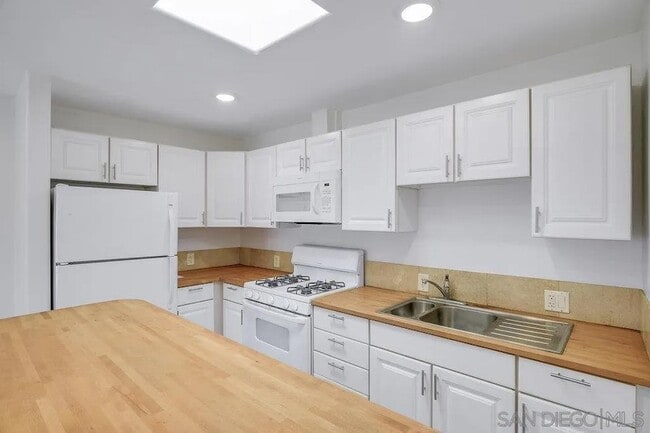 Building Photo - 4618 Marlborough Dr