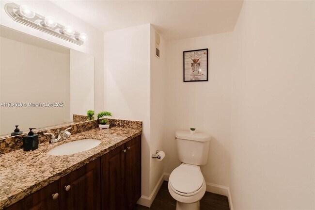 Building Photo - 1300 NE Miami Gardens Dr