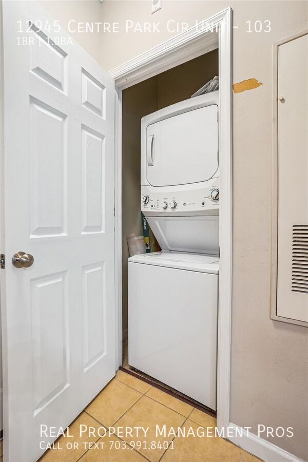 Building Photo - 12945 Centre Park Cir
