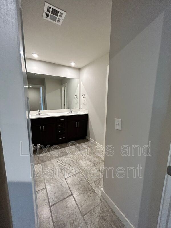 Building Photo - 2180 Buena Vida Ln