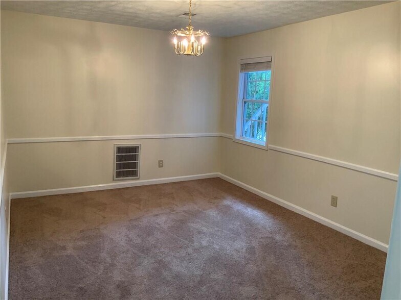 Building Photo - 4167 Oak Ferry Dr NE