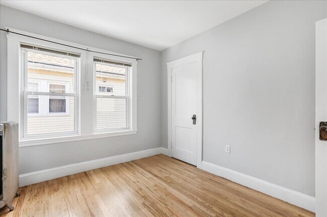 Building Photo - 16 Glenrose Rd