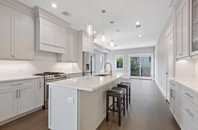 Building Photo - 1639 Maple St