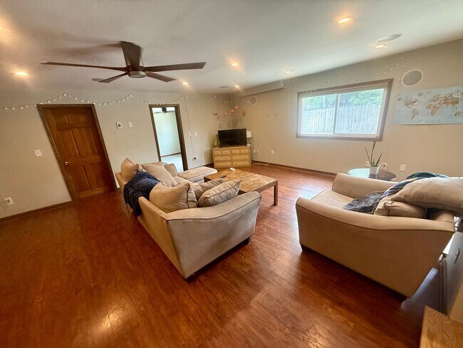 Building Photo - Spacious Remodeled Single Family Ranch Home in Golden!