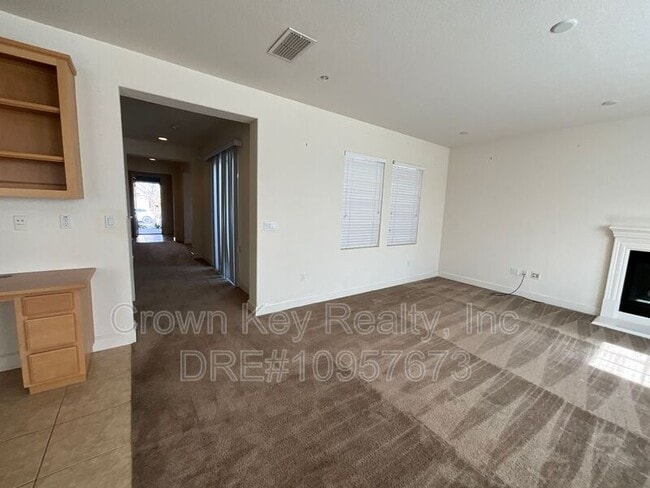 Building Photo - 546 W Campania Way