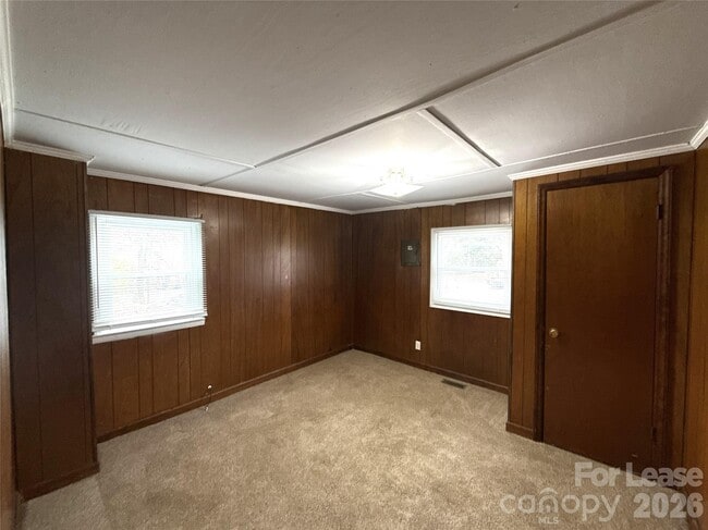 Building Photo - 3131 Seymour Dr