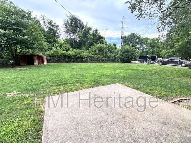 Building Photo - 2100 Cottonwood Pl