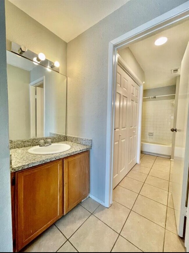 Building Photo - 8719 Village of Fondren Dr
