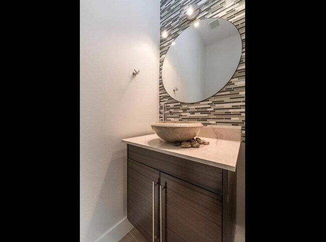 Building Photo - 1907 W 30th St