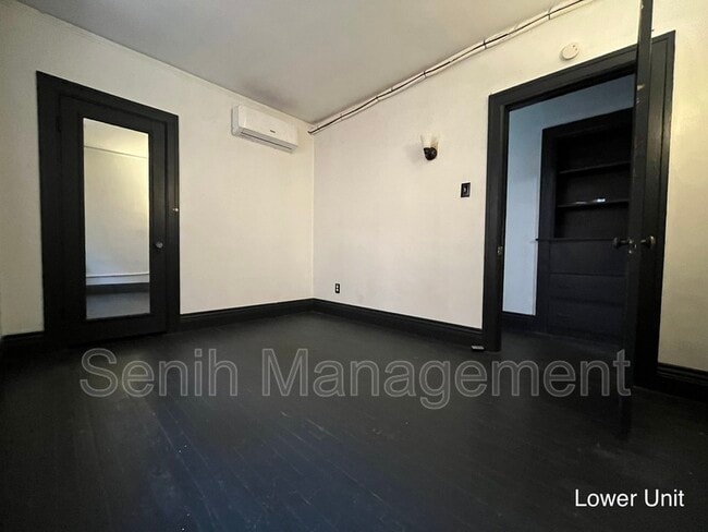 Building Photo - 2475 Gladstone St