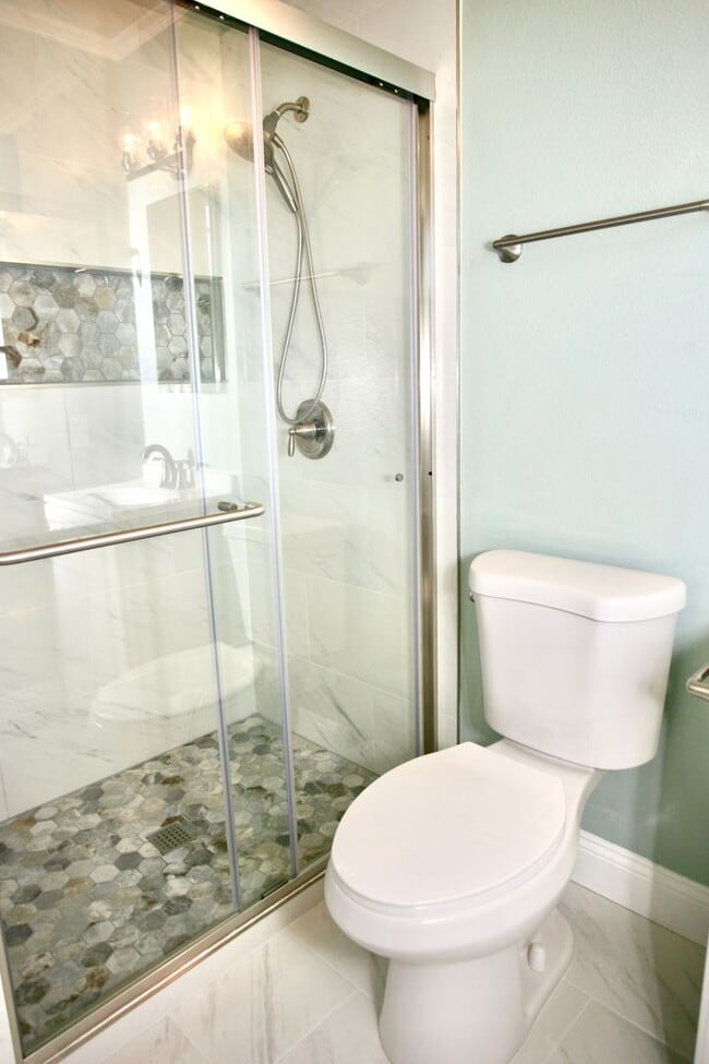 Building Photo - 3br 2ba in a Great Family Neighborhood