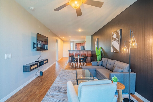 Building Photo - 1275 E University Dr