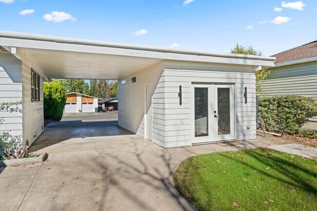 Building Photo - 560 N Keene Way Dr