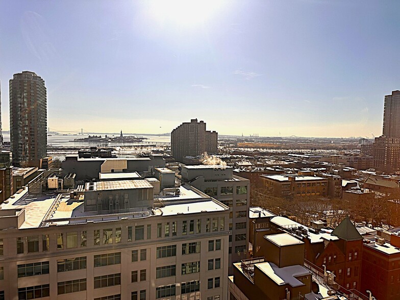 Building Photo - 105 Greene St