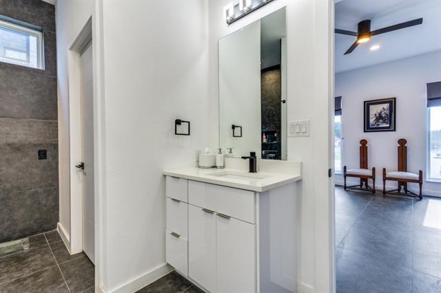 Building Photo - 9774 Sunset Dr