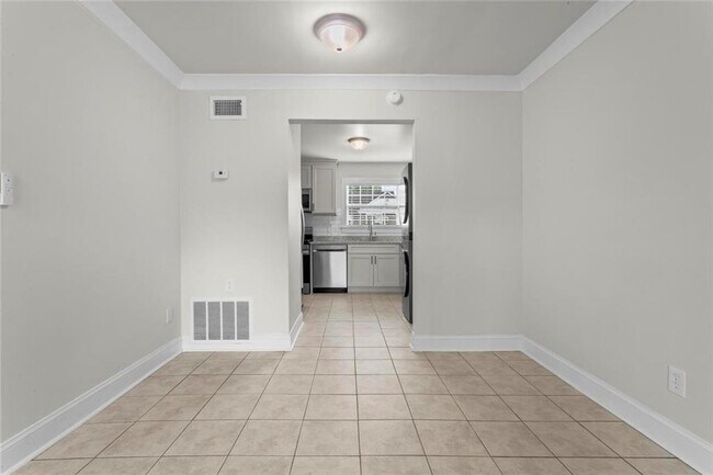 Building Photo - 5621 Kingsport Dr