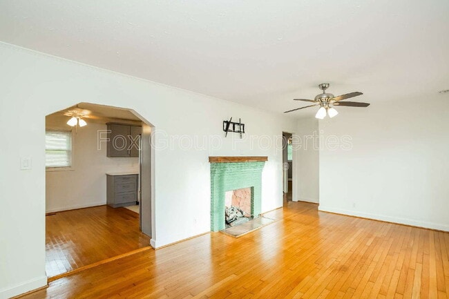 Building Photo - 1102 Woods Dr