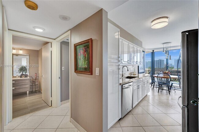 Building Photo - 3600 Yacht Club Dr